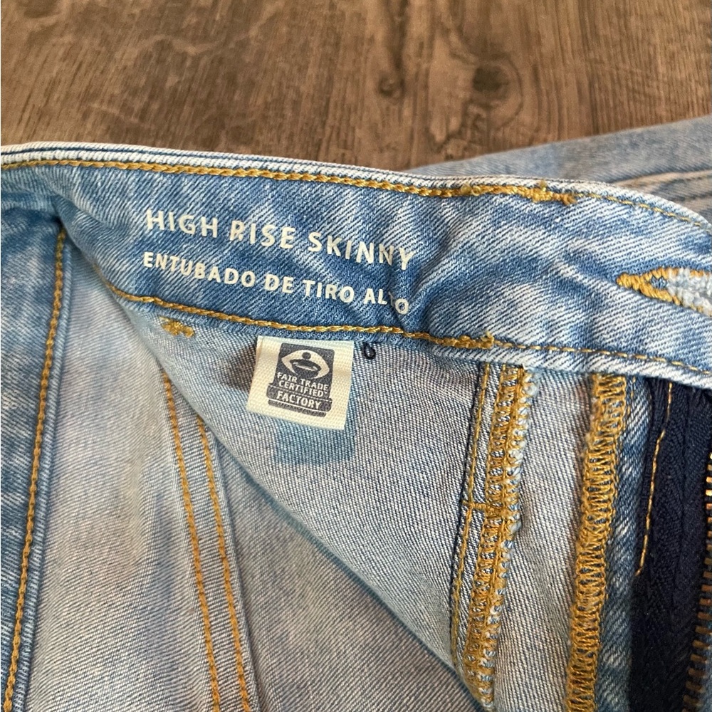Universal Thread High Rise Light Denim Jeans - Picture 3 of 12